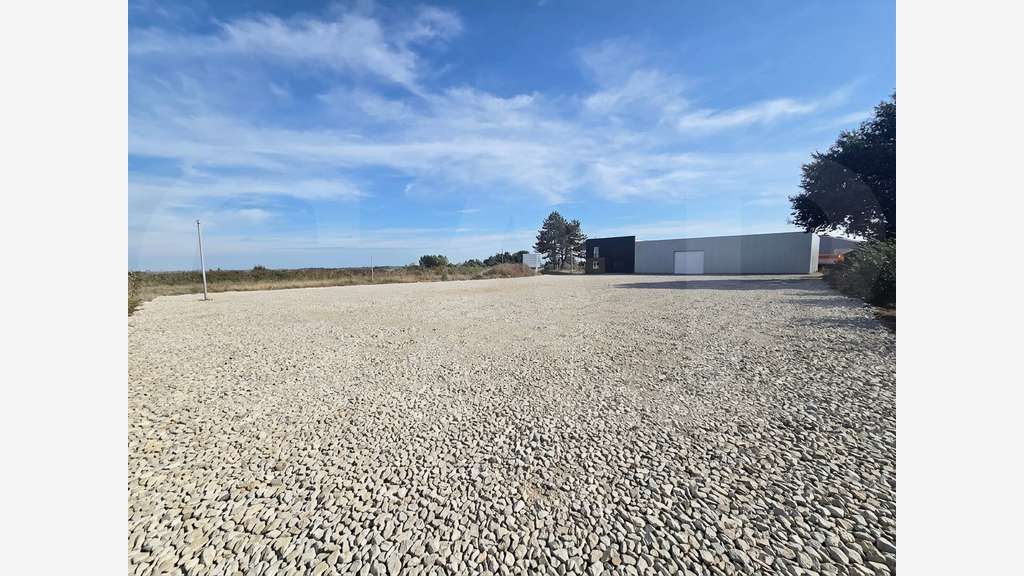 À VENDRE – LOCAL D’ACTIVITÉ À PLERNEUF AVEC VISIBI
