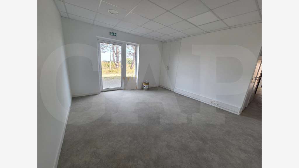 À VENDRE – LOCAL D’ACTIVITÉ À PLERNEUF AVEC VISIBI