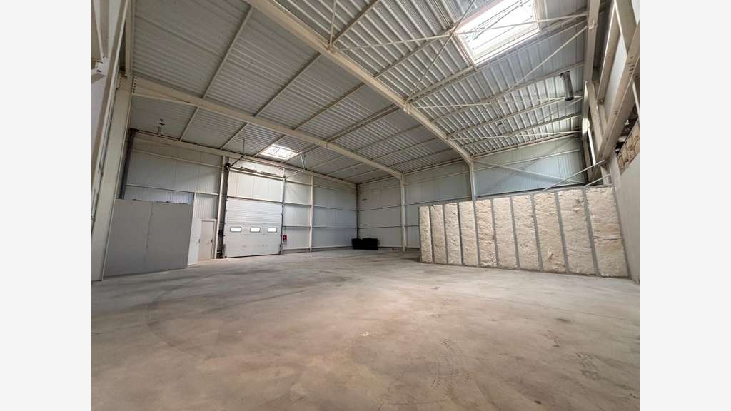 A vendre local commercial d'activité 325m² Pleuven