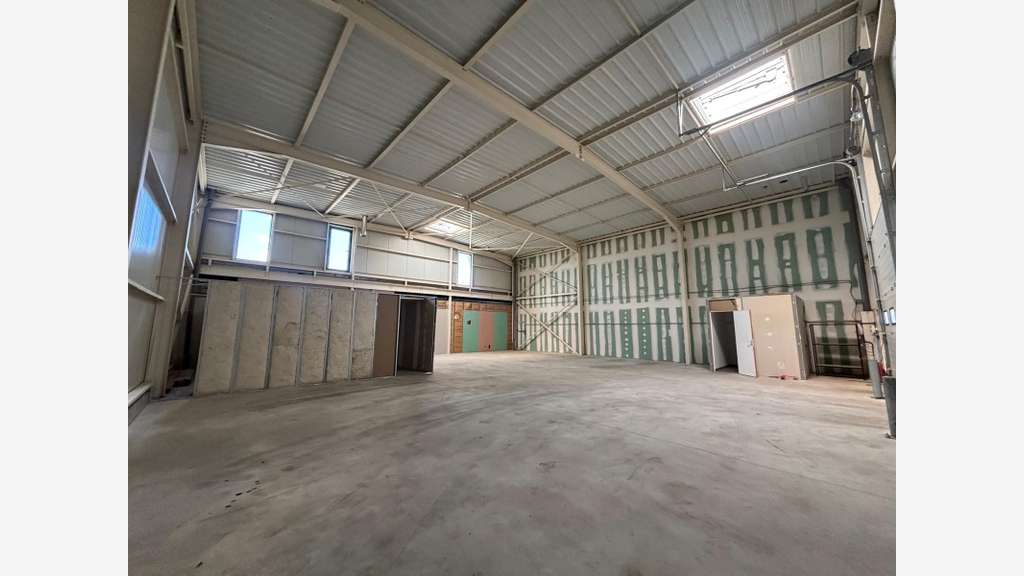 A vendre local commercial d'activité 325m² Pleuven