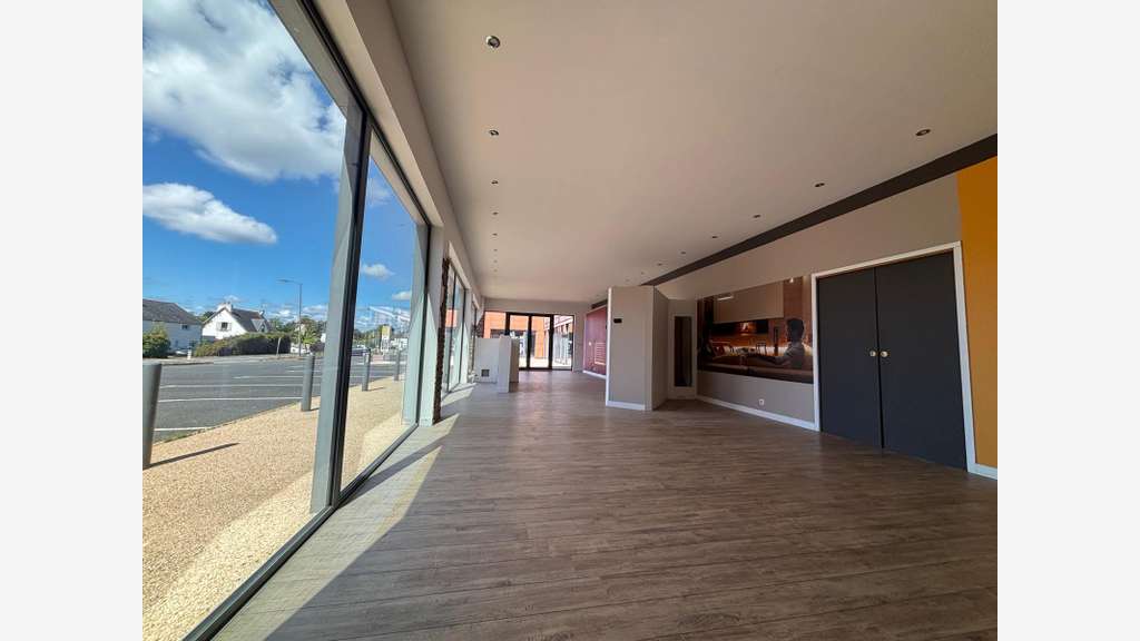 A vendre local commercial d'activité 325m² Pleuven