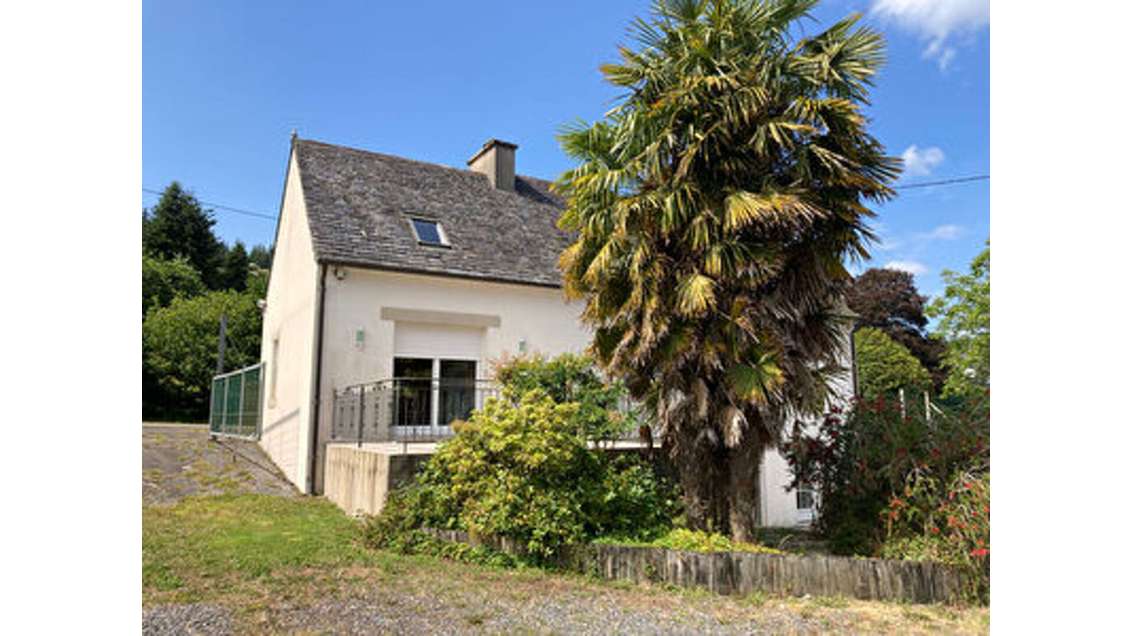 A vendre bâtiment artisanal 1500m² Monts d' Arrée 