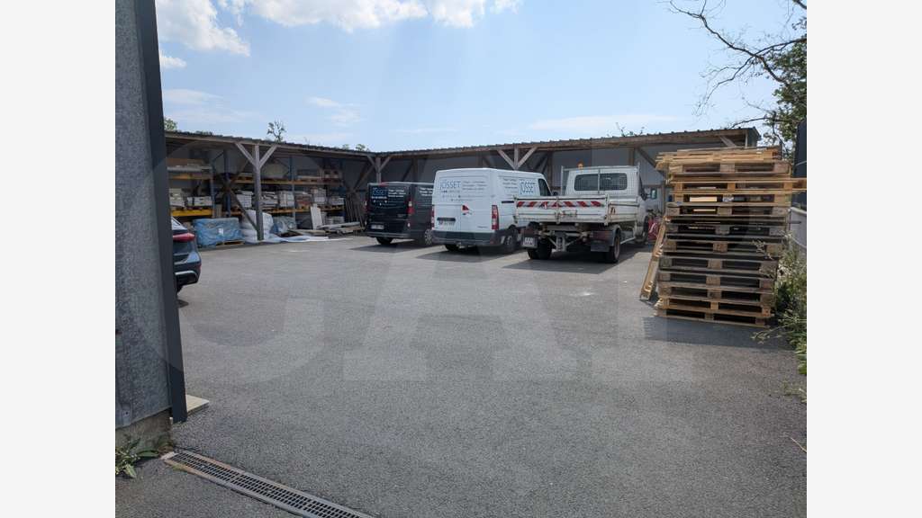 A VENDRE Secteur AURAY - Bâtiment d'activités de 2