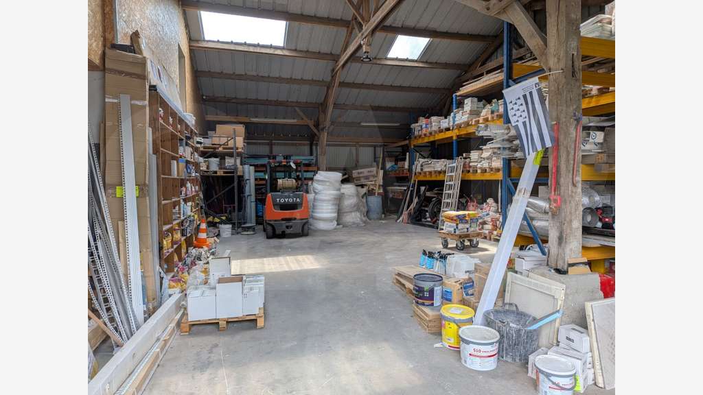 A VENDRE Secteur AURAY - Bâtiment d'activités de 2