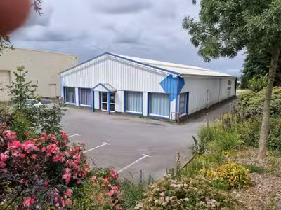 Vente murs commerciaux 450m² en zc Ploërmel