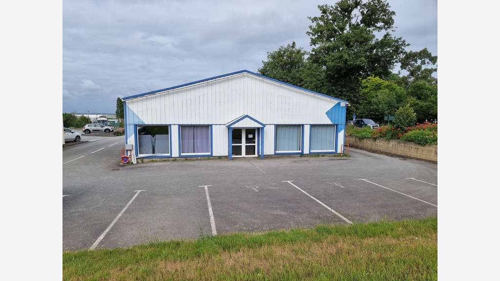 Vente murs commerciaux 450m² en zc Ploërmel