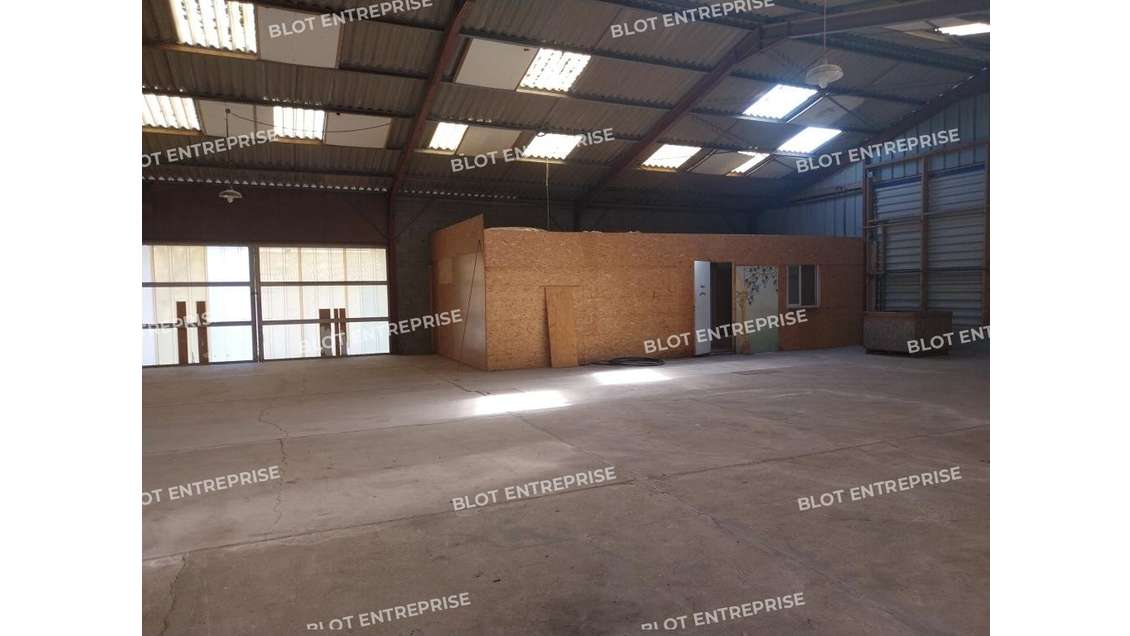A vendre locaux d'activités 1600m² à Ploéven