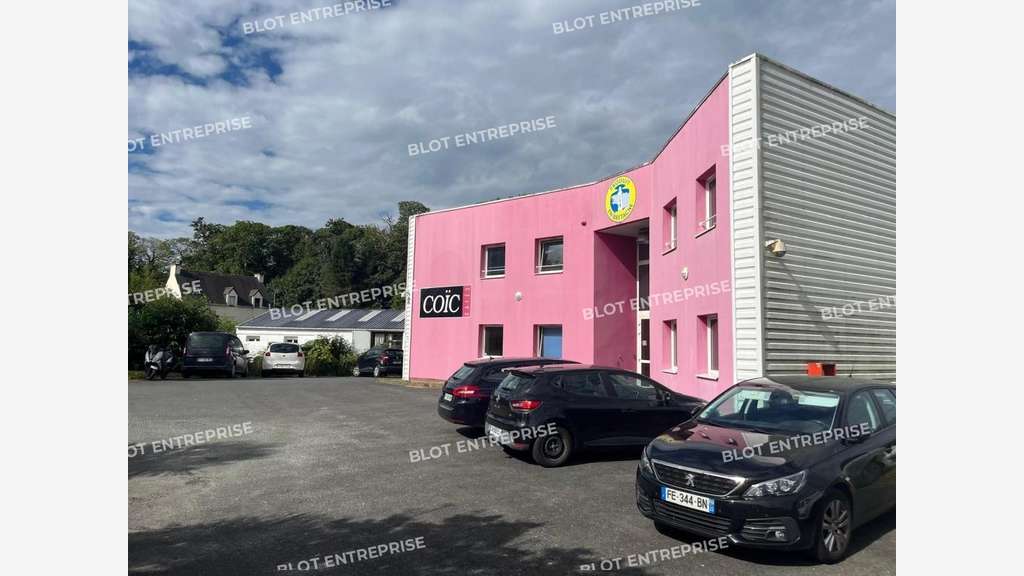 A vendre locaux 1211m² zone de Penhoat à Plomelin