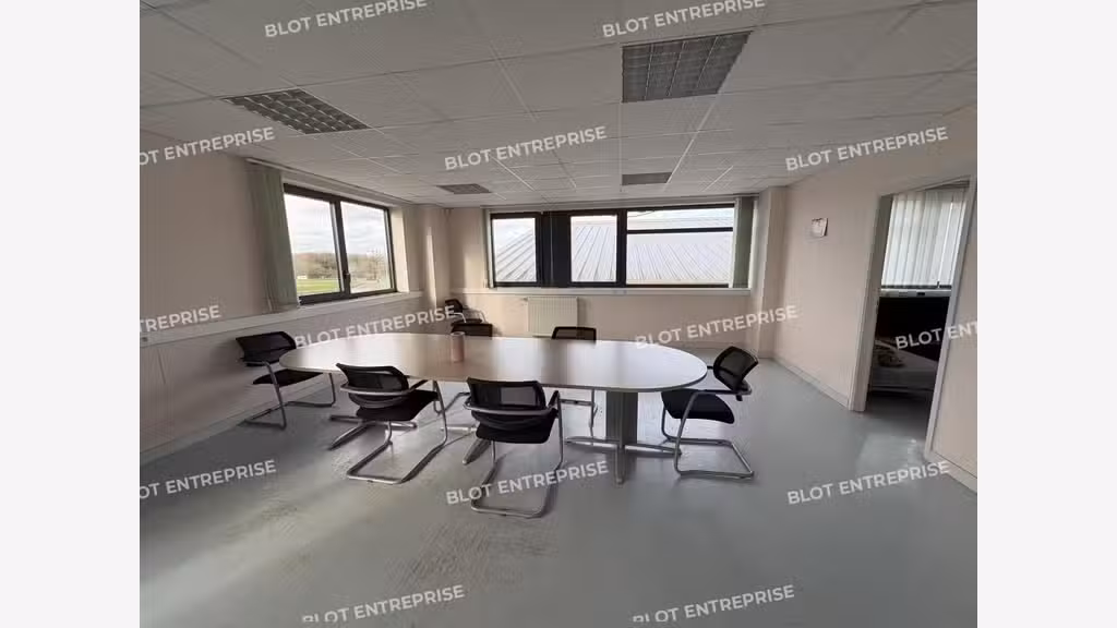 À VENDRE - LOCAL D'ACTIVITES - 2 400 m² - P