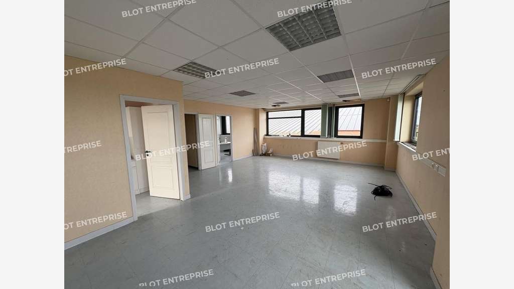 À VENDRE - LOCAL D'ACTIVITES - 2 400 m² - P