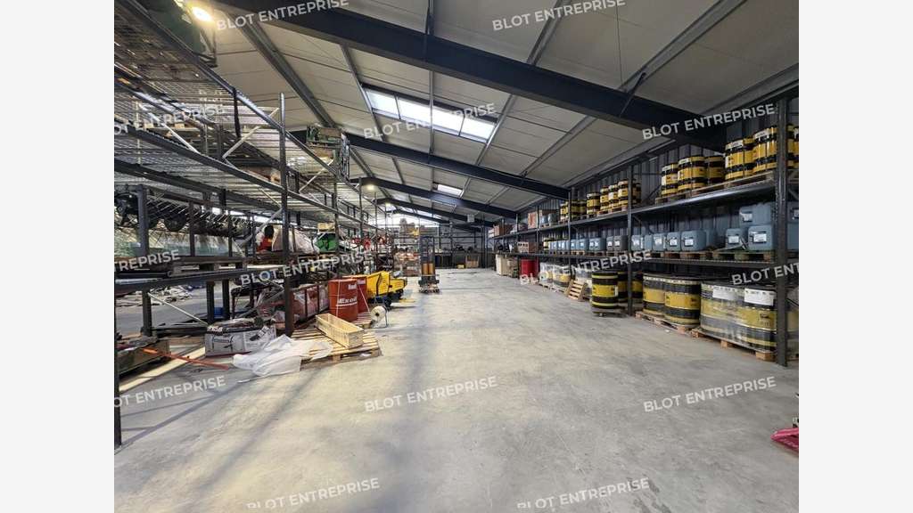 À VENDRE - LOCAL D'ACTIVITES - 2 400 m² - P