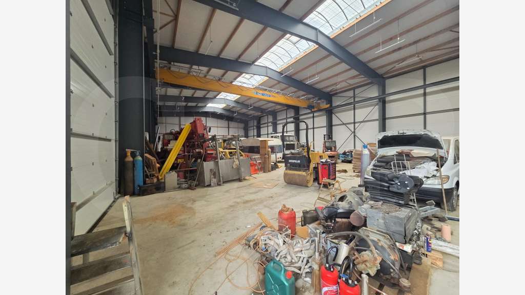 A vendre local d'activité de 1006m² à Plouisy