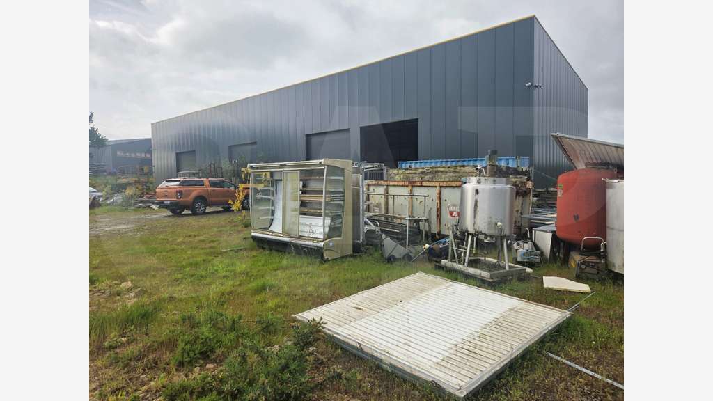 A vendre local d'activité de 1006m² à Plouisy