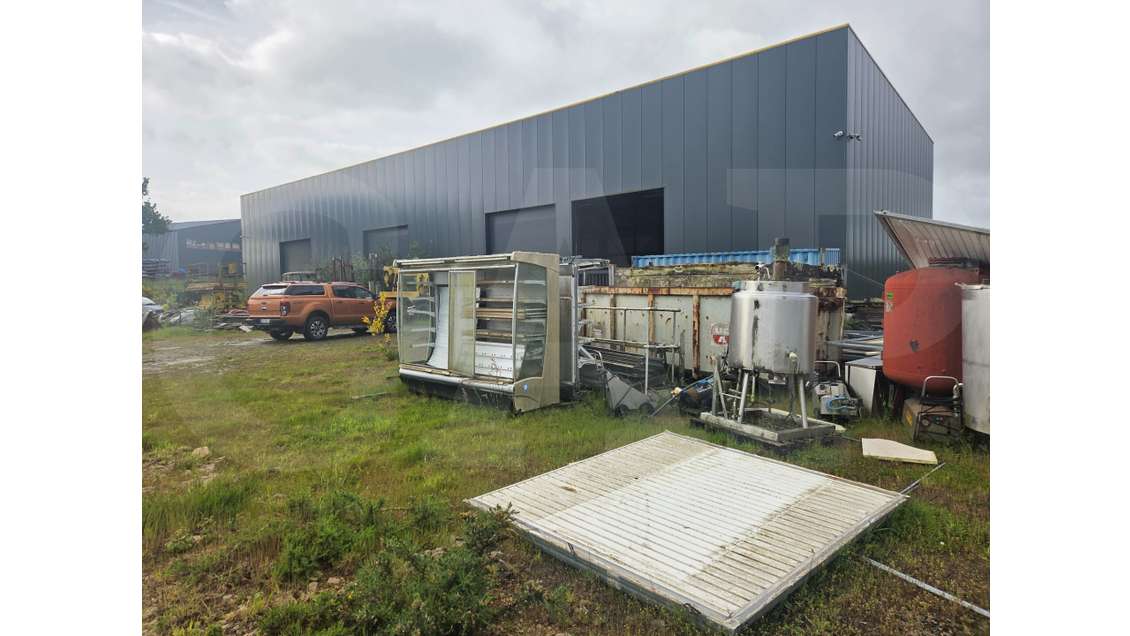 A vendre local d'activité de 1006m² à Plouisy