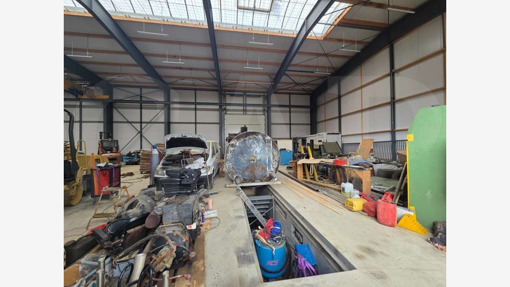 A vendre local d'activité de 1006m² à Plouisy