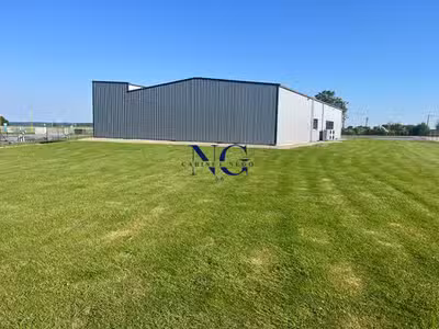 A vendre local d'activité de 500m² à Plumenin