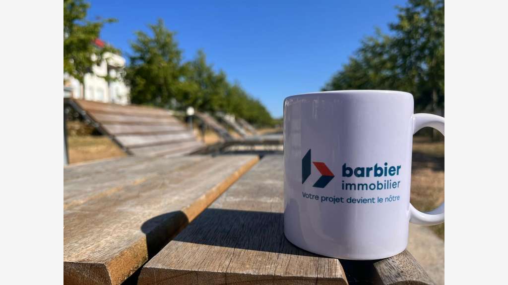 AV local d'activités neuf 920m² loué à Auray