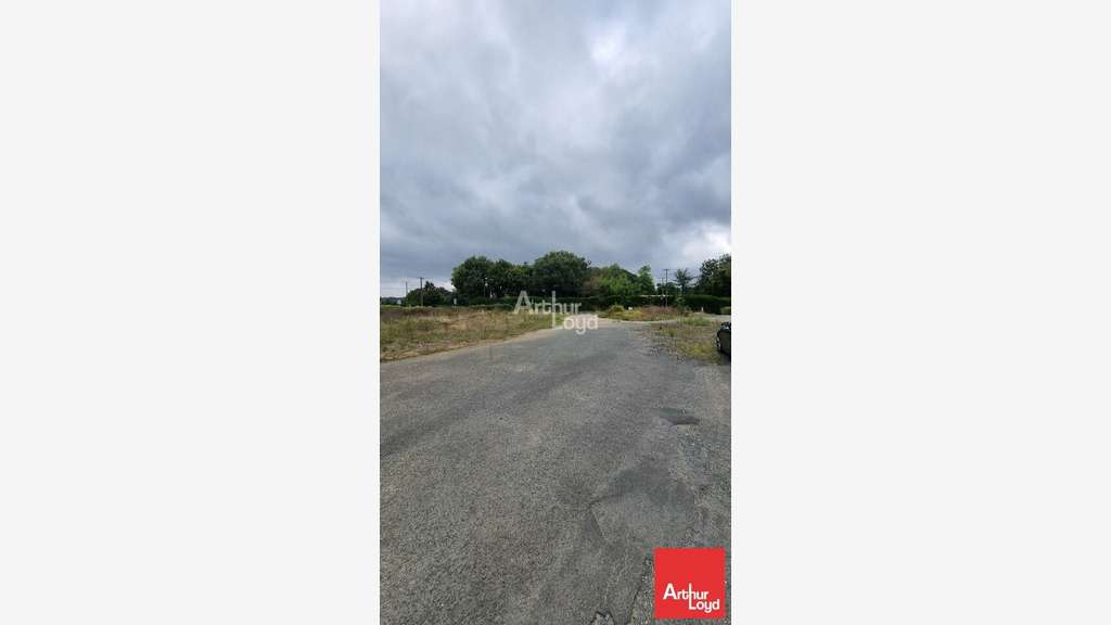 Local activité 250m² sur 8500m² à vendre à Ligugé 