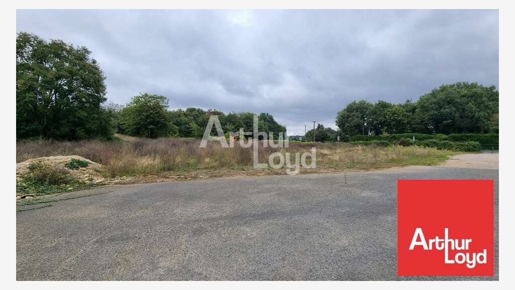 Local activité 250m² sur 8500m² à vendre à Ligugé 
