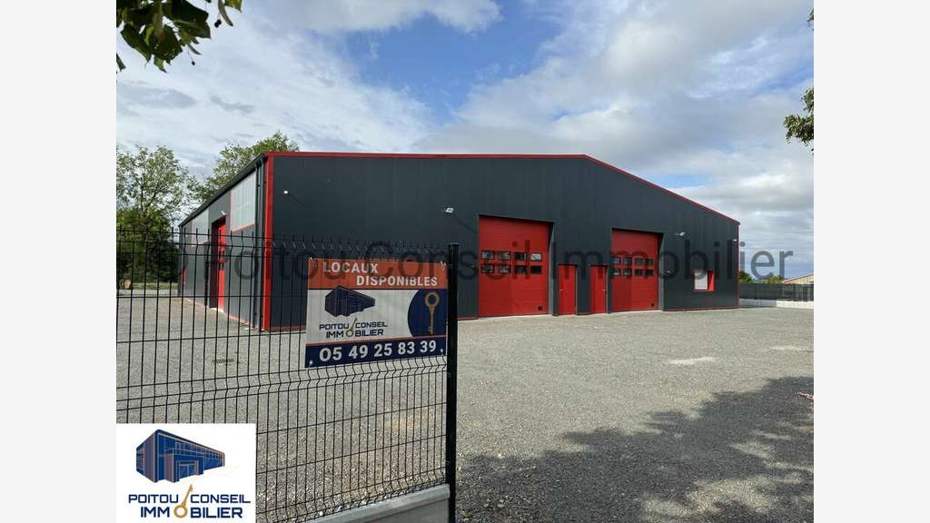 Local d'activité de 702m² à vendre à Pompaire