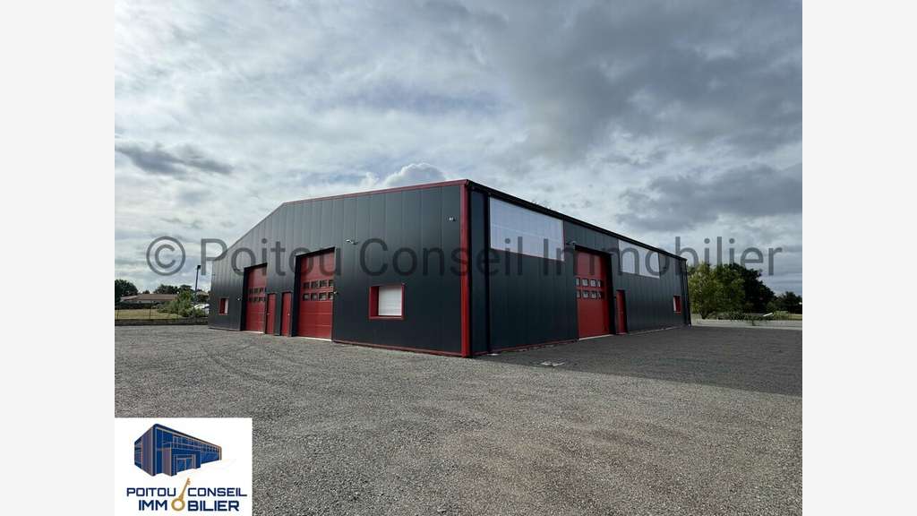 Local d'activité de 702m² à vendre à Pompaire