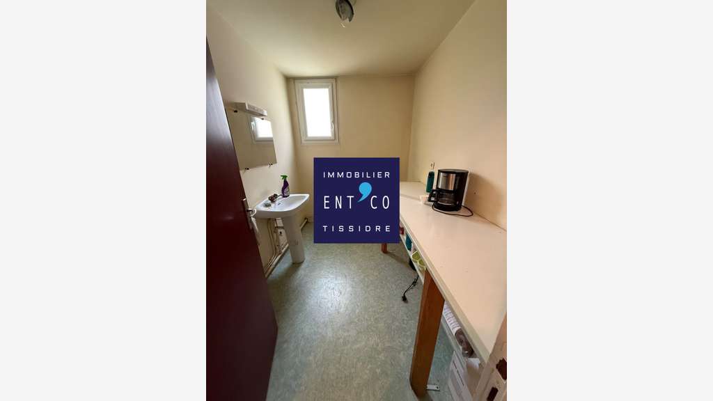Local Artisanal à Vendre - Idéal pour les Professi