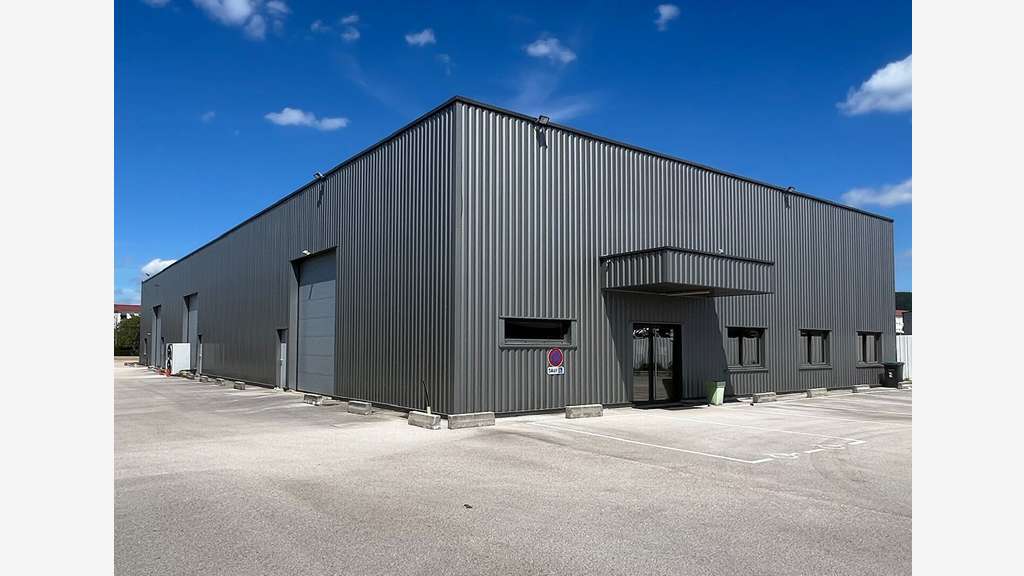 Batiment industriel de 1000m² en zone artisanale