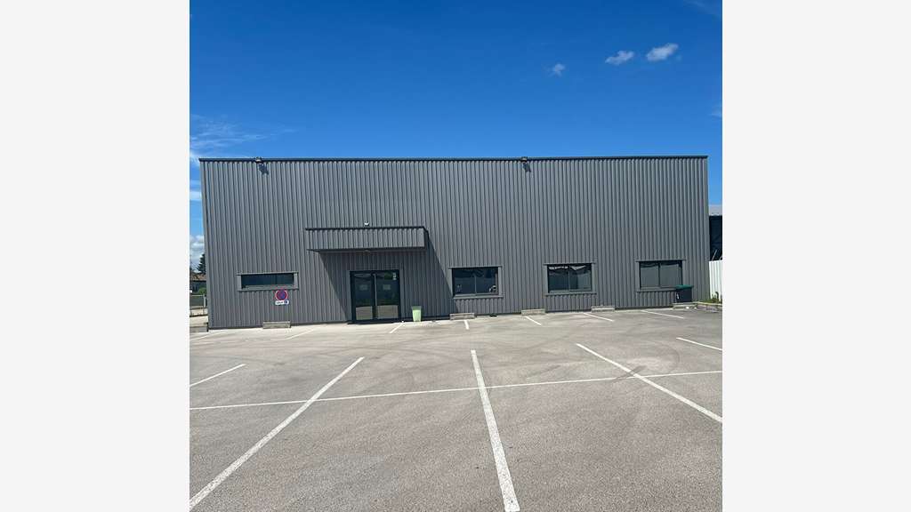 Batiment industriel de 1000m² en zone artisanale