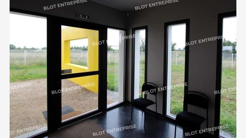 A vendre à louer locaux activité 577m² Pontchâteau
