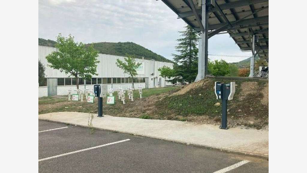 Bâtiment industriel 6889m² à vendre ZI Privas
