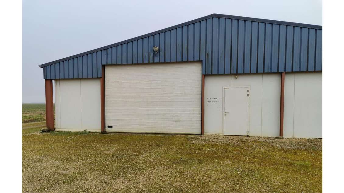 Vente local d'activités 280m² à Prunay-le-Gillon