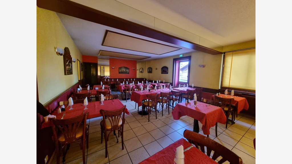 AV murs commerciaux & habitation libres à Publier