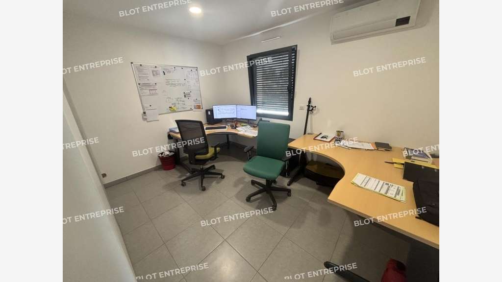 A vendre locaux d'activités 251m² à Puceul