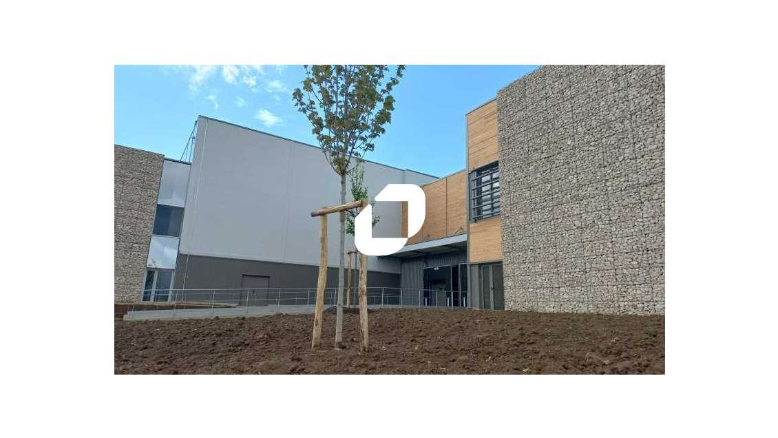 Vente Local d'activité 6890m² Puiseux en france