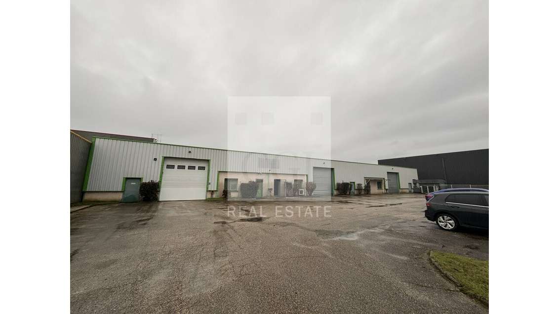 Local à vendre à Pusignan ZI Mariage et Bruyères