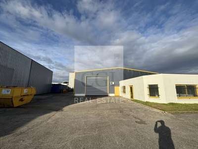 PUSIGNAN - LOCAL D'ACTIVITE à vendre