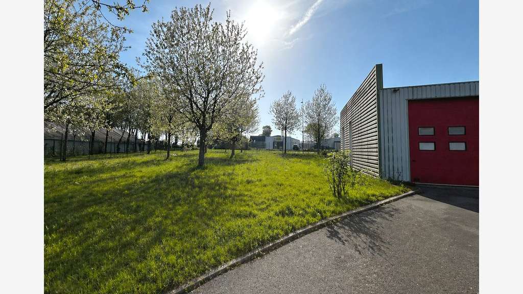 Bâtiment industriel 1080m² à vendre à Questembert