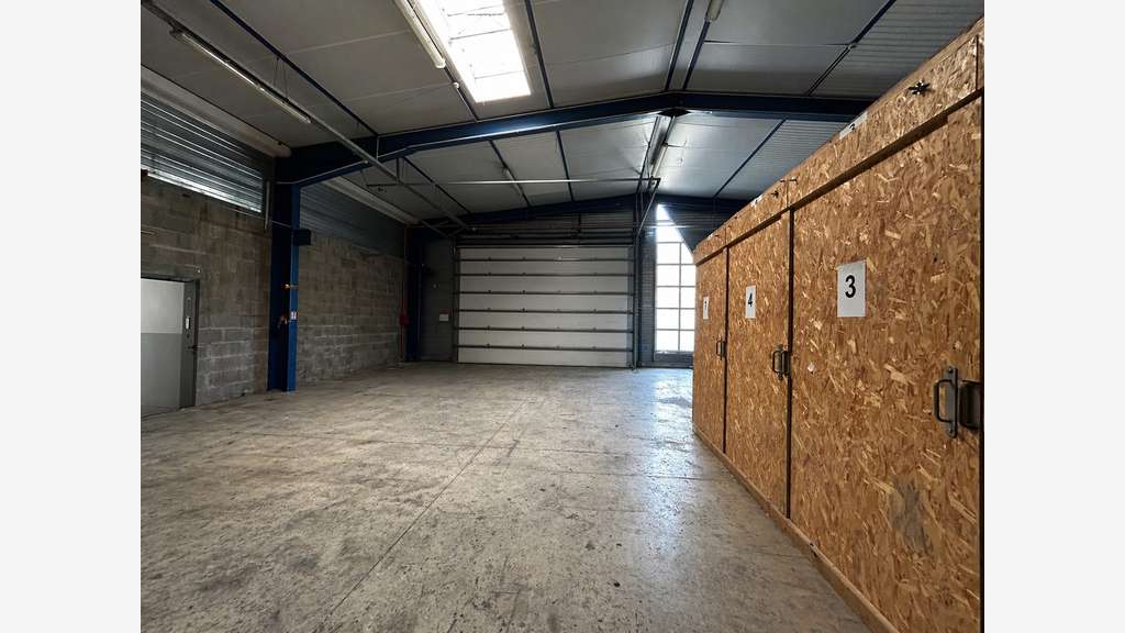 Bâtiment industriel 1080m² à vendre à Questembert