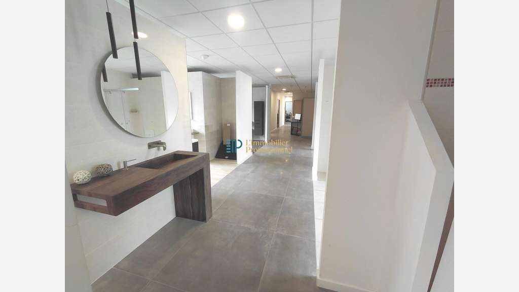 Vente local d'activité de 630m² à Quimper