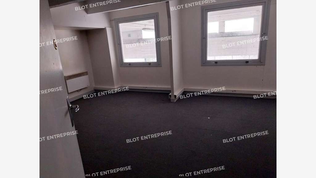A vendre locaux d'activités 2 333m² à Quimper