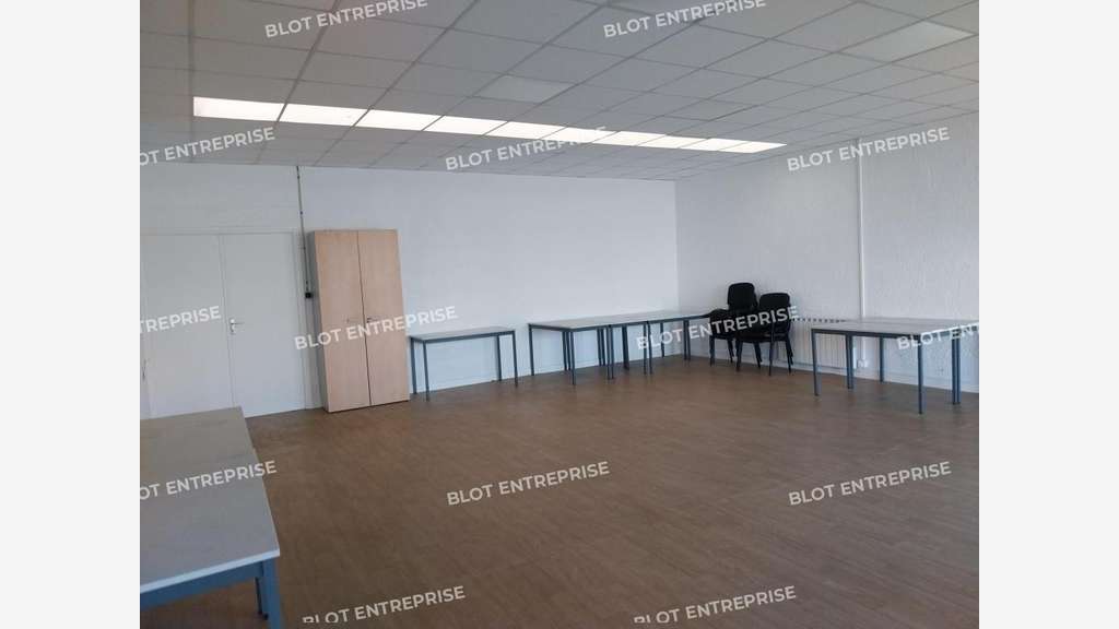 A vendre local d'activités de 885m² à Quimper