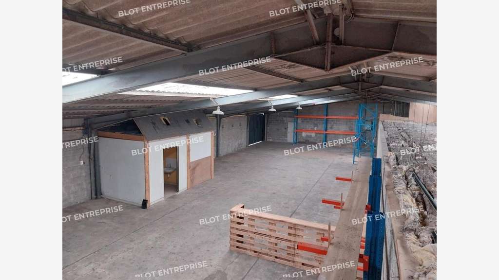 A vendre local d'activités de 885m² à Quimper
