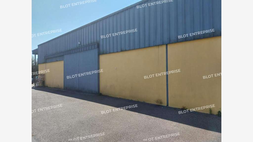 A vendre local d'activités de 885m² à Quimper
