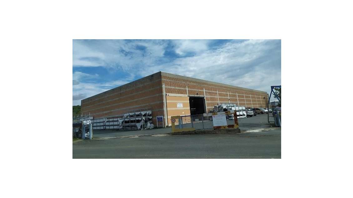 À vendre local d'activités 4 358m² à Réalmont