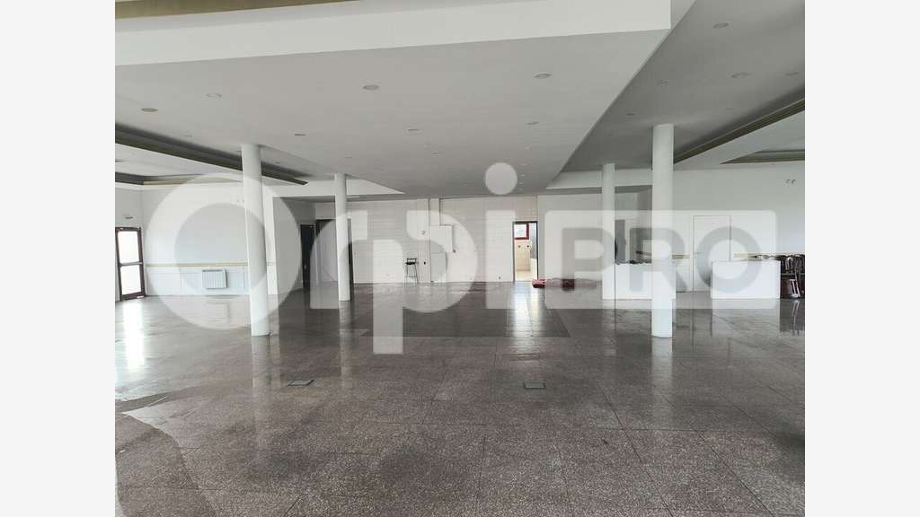 Local 650m² sur 2160m² à vendre à Reims Farman