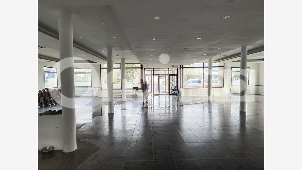 Local 650m² sur 2160m² à vendre à Reims Farman