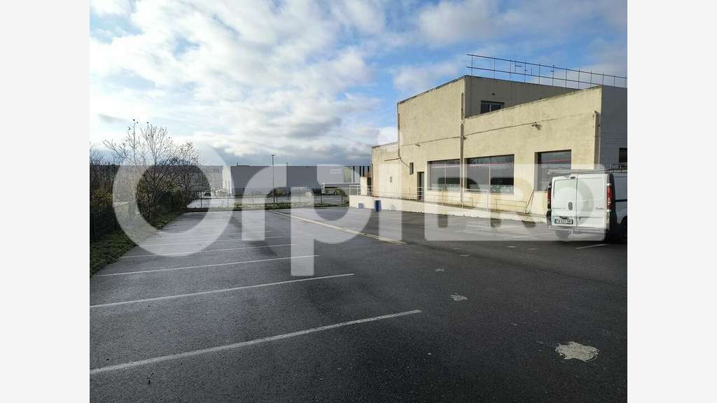 Local 650m² sur 2160m² à vendre à Reims Farman