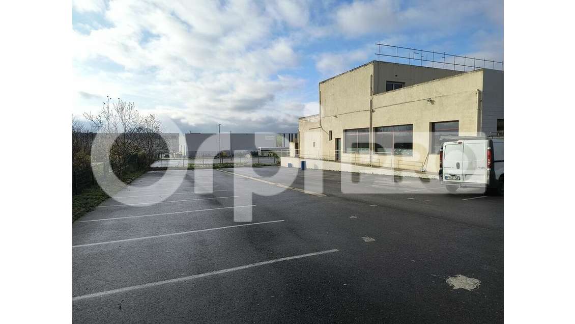 Local 650m² sur 2160m² à vendre à Reims Farman