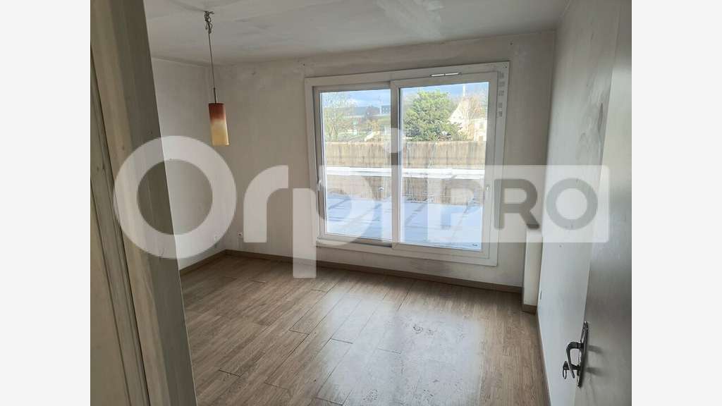 Local 650m² sur 2160m² à vendre à Reims Farman