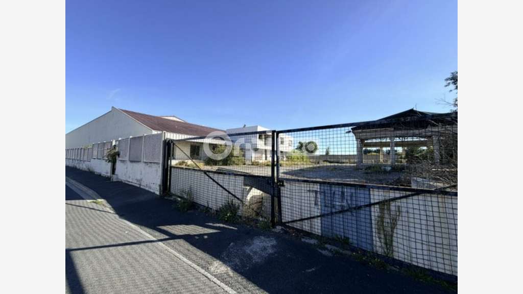 Entrepôt de 2575m² à vendre à Reims